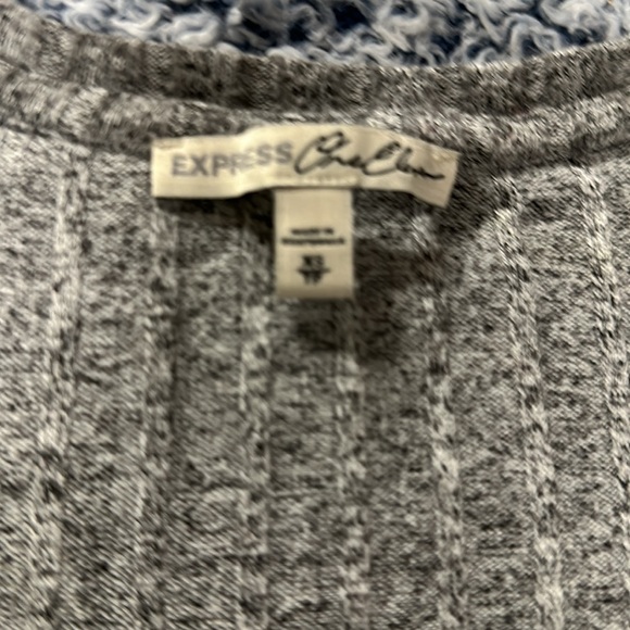 Express soft vneck sweater xs - Picture 2 of 3